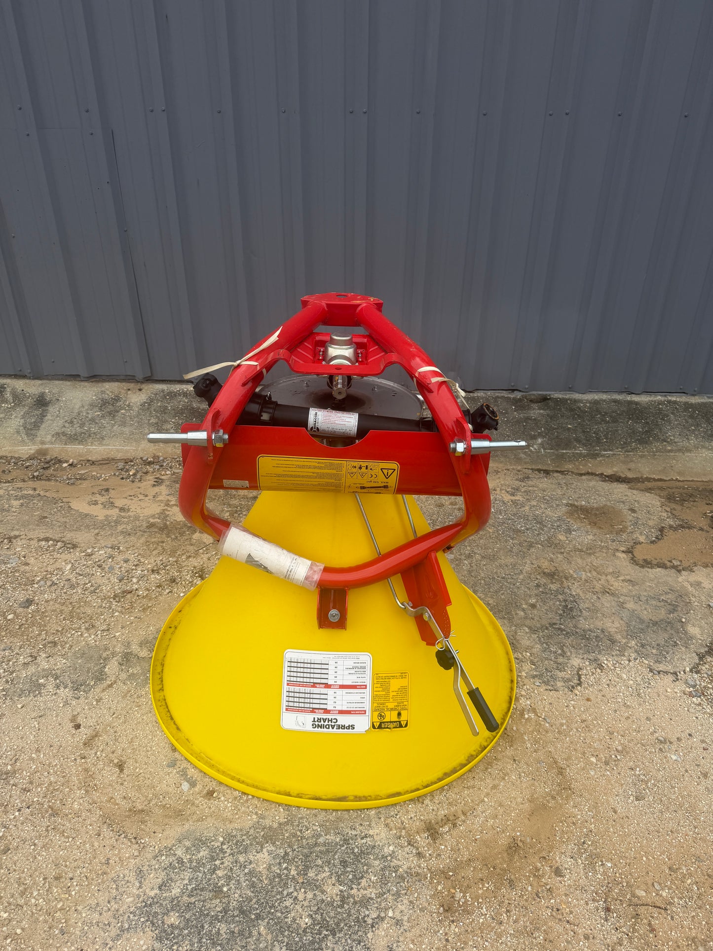 POWERLINE 400 POLY 3-POINT HITCH SEED SPREADER